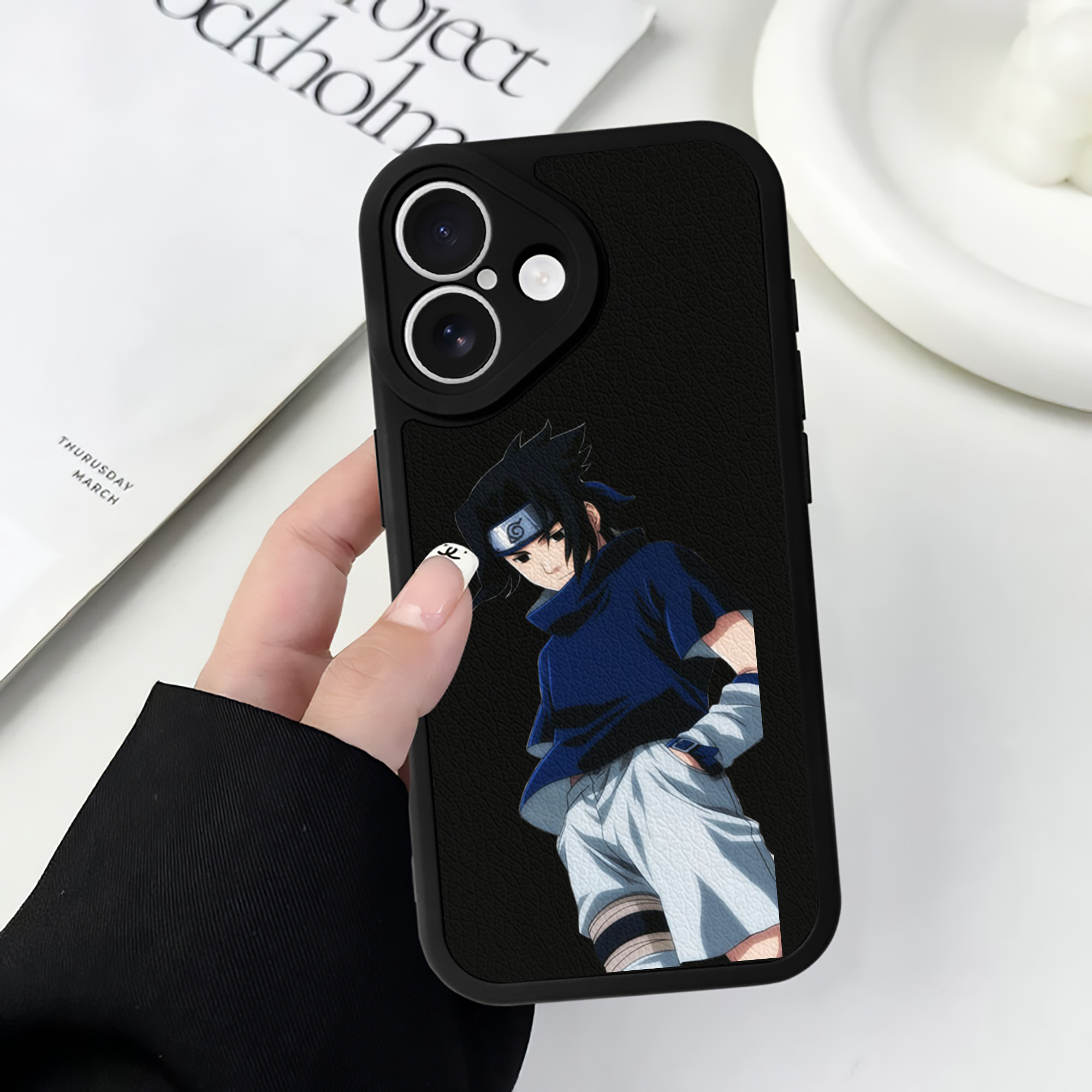 （画像用） NARUTO -ナルト- うちは サスケ Uchiha Sasuke 【iPhone 16シリーズ対応】シリコンスマホケース（レザー調） 材質：シリコン